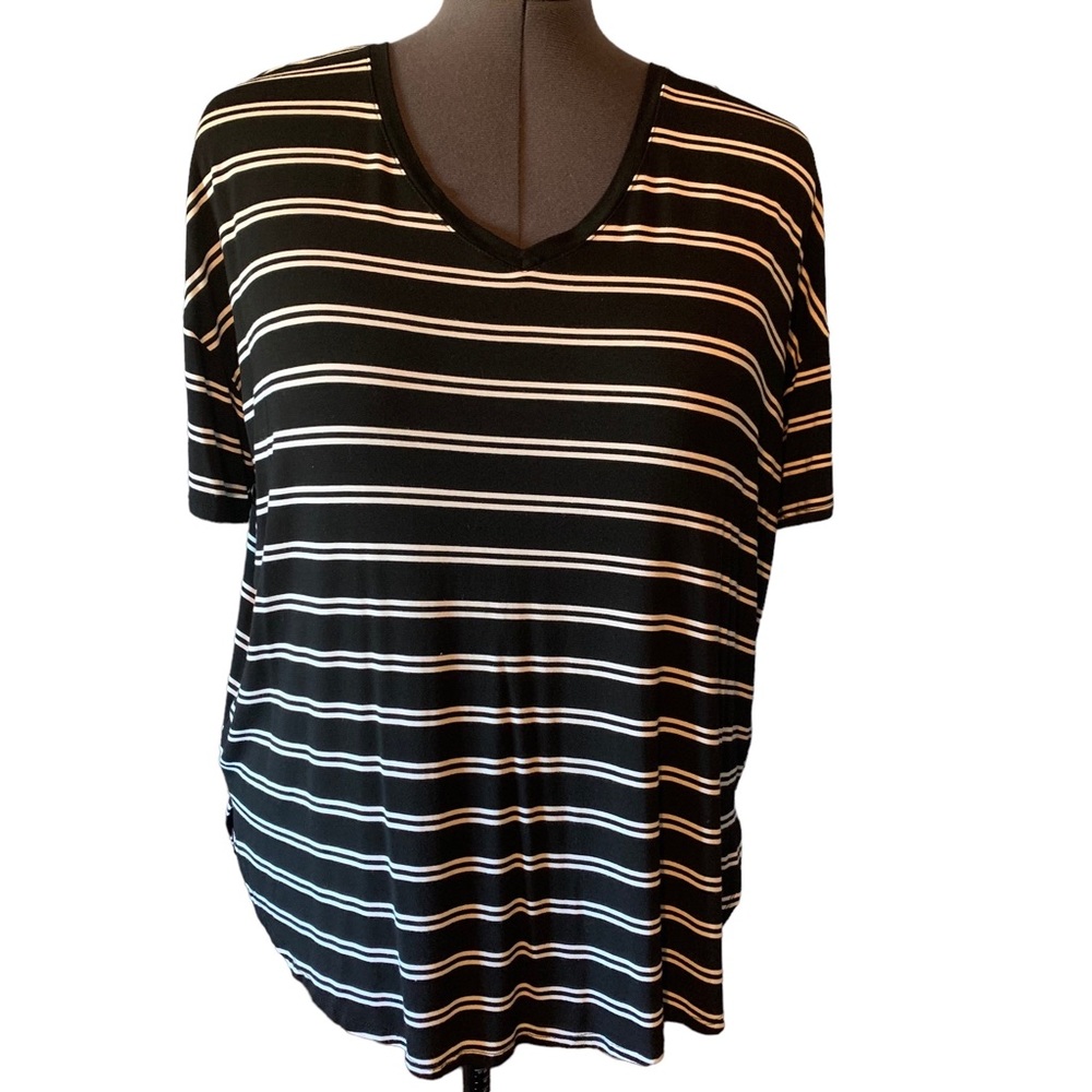 Striped T-Shirt Black and White V-Neck Size XL